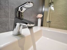 Modern Apartment With Balcony