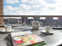 Modern Apartment Near the Beach