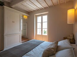 Plush Holiday Home in Cortona with Hot Tub