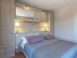 Plush Holiday Home in Cortona with Hot Tub