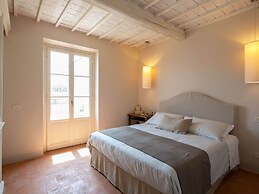 Plush Holiday Home in Cortona with Hot Tub