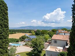 Plush Holiday Home in Cortona with Hot Tub