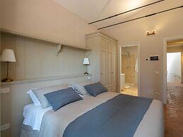 Plush Holiday Home in Cortona with Hot Tub