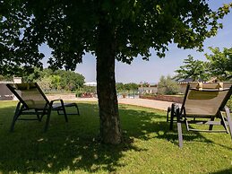 Plush Holiday Home in Cortona with Hot Tub