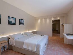 Plush Holiday Home in Cortona with Hot Tub