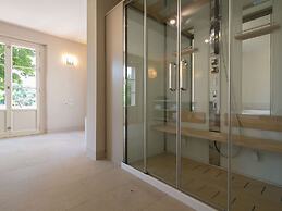 Plush Holiday Home in Cortona with Hot Tub