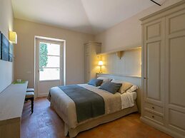 Plush Holiday Home in Cortona with Hot Tub