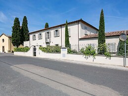 Plush Holiday Home in Cortona with Hot Tub