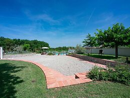 Plush Holiday Home in Cortona with Hot Tub