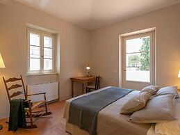 Plush Holiday Home in Cortona with Hot Tub