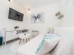 Modern Holiday Home in Zadar With Terrace