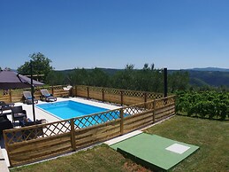 Spacious Apartment With Views of the Vineyards