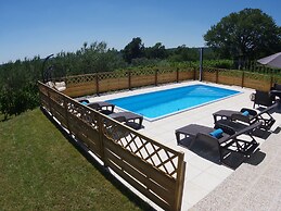 Spacious Apartment With Views of the Vineyards
