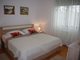 Spacious Apartment With Views of the Vineyards