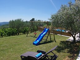 Spacious Apartment With Views of the Vineyards