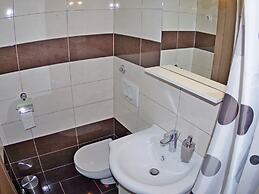 Apartment in Valbandon With Terrace