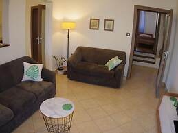 Apartment in Valbandon With Terrace