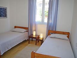 Apartment in Valbandon With Terrace