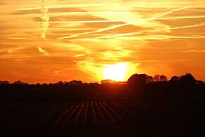 Cozy Vacation Home With Terrace