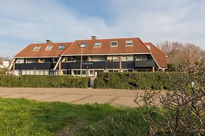 Attractive Apartment at Bottom of Dunes near Center