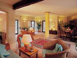 Belvilla by OYO Spacious Holiday Home With Patio