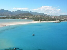 Belvilla by OYO Spacious Holiday Home With Patio