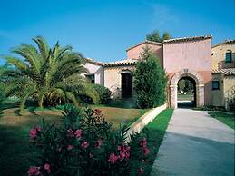 Belvilla by OYO Spacious Holiday Home With Patio