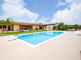 Belvilla by OYO Dream Villa With Private Pool