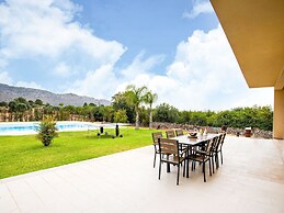 Villa in Solarino With Private Pool