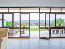 Belvilla by OYO Dream Villa With Private Pool