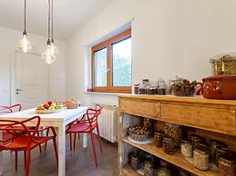 Elegant Apartment in Campobasso near Woods