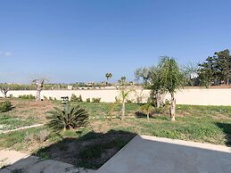 Belvilla by OYO Comfy Villa in Noto With Garden