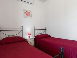 Belvilla by OYO Comfy Villa in Noto With Garden