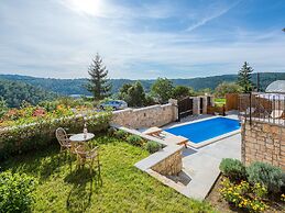 Charming Holiday Home in Pazin With Private Pool