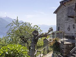 Holiday Home in San Siro Near Lake