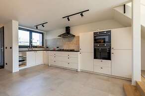 Attractive Holiday Home, Sunny Garden, Near the Beach