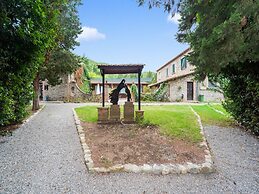 Holiday Home in Ficulle With Pool Access