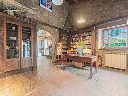 Holiday Home in Ficulle With Pool Access