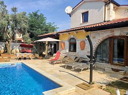 Luxury Holiday Home With Private Pool