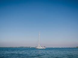 Modern Villa, 2 Bathrooms, Near the Veerse Meer