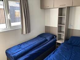 Modern Chalet With Combi Microwave Near Efteling