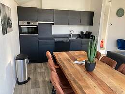 Modern Chalet With Combi Microwave Near Efteling