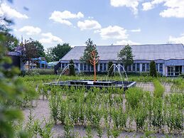 Modern Chalet With Combi Microwave Near Efteling