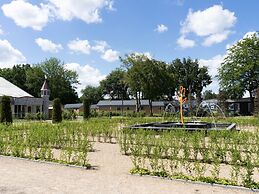 Modern Chalet With Combi Microwave Near Efteling