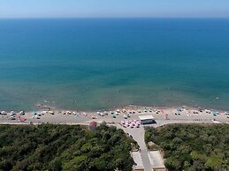 Chalet in Baia Domizia With Pool