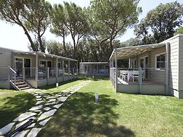 Chalet in Baia Domizia With Pool