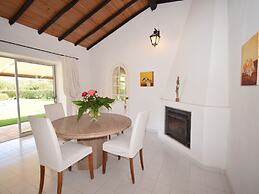Coastal Retreat With Private Pool