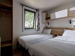 Beautiful Chalet With two Bathrooms, Near a Lake