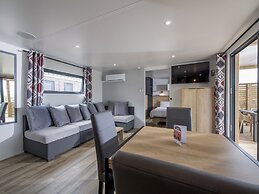 Beautiful Chalet With two Bathrooms, Near a Lake