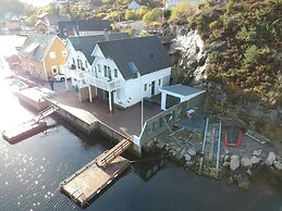8 Person Holiday Home in Urangsvag